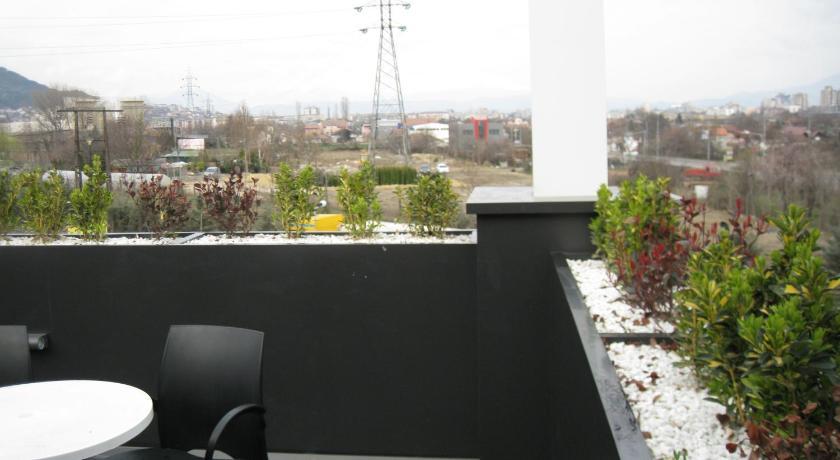 Domus Aparthotel Skopje Esterno foto